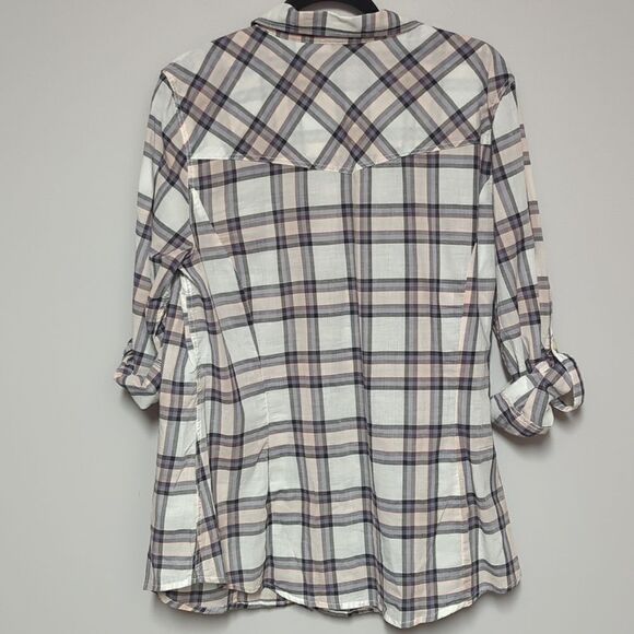 Torrid White and Black Plaid Button Down Long Sleeve Blouse - Picture 5 of 6